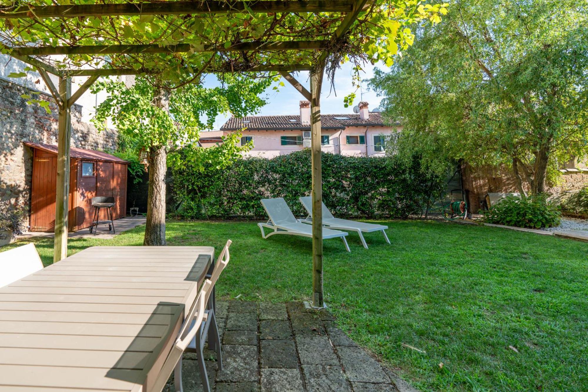 Corte Angelini By Postcardsfrom Castelnuovo del Garda Exterior photo